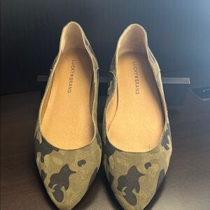 Lucky Brand NWOT Camo Pointed Toe Flats Size 8